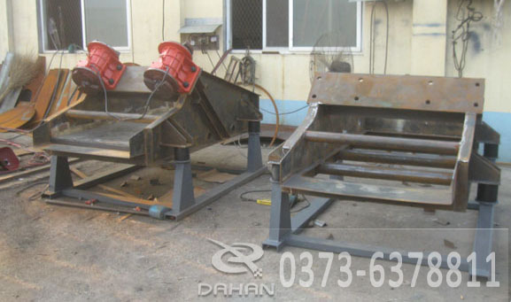 礦用振動(dòng)篩正在測(cè)試中 礦用振動(dòng)篩正在測(cè)試中